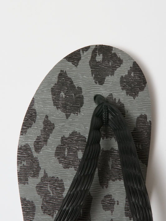 Leopard beach sandal